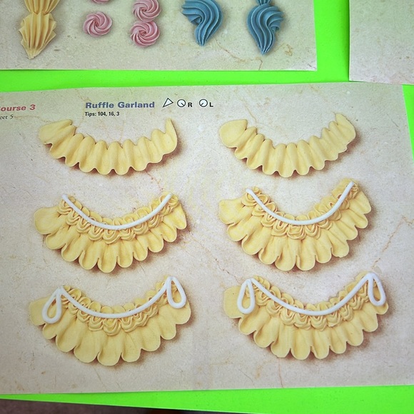 Wilton Cake Decorating Set Practice - Picture 9 of 10